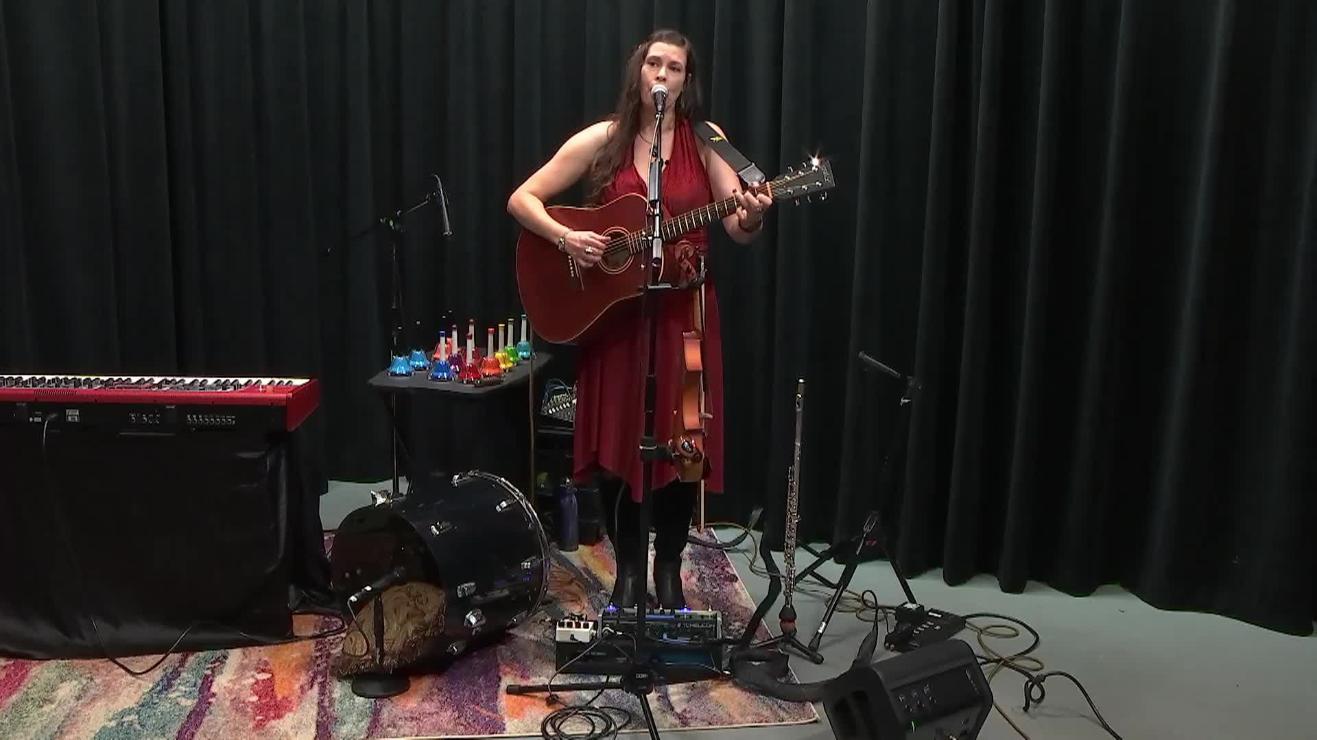 Voices Of The Community S04 E24 - Malderine's Guitar Performance